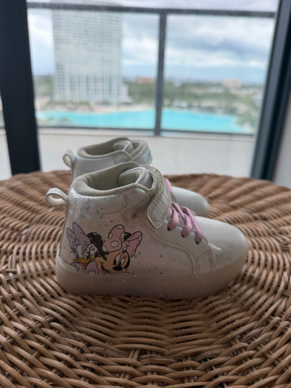 Kids DISNEY Sneakers with Lights- Minnie Mouse Design - size 22 Eu - 6,5 inch